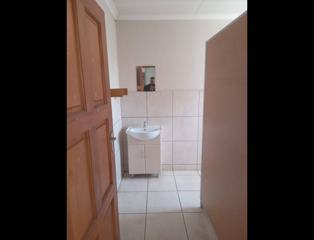 80M² BUILDING TO LET IN APEX